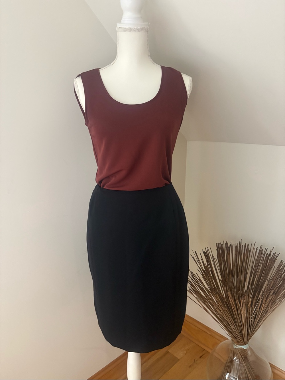 VTG Mondi from Poland Women’s Scoop Neck Tank Top - Wine Sz M